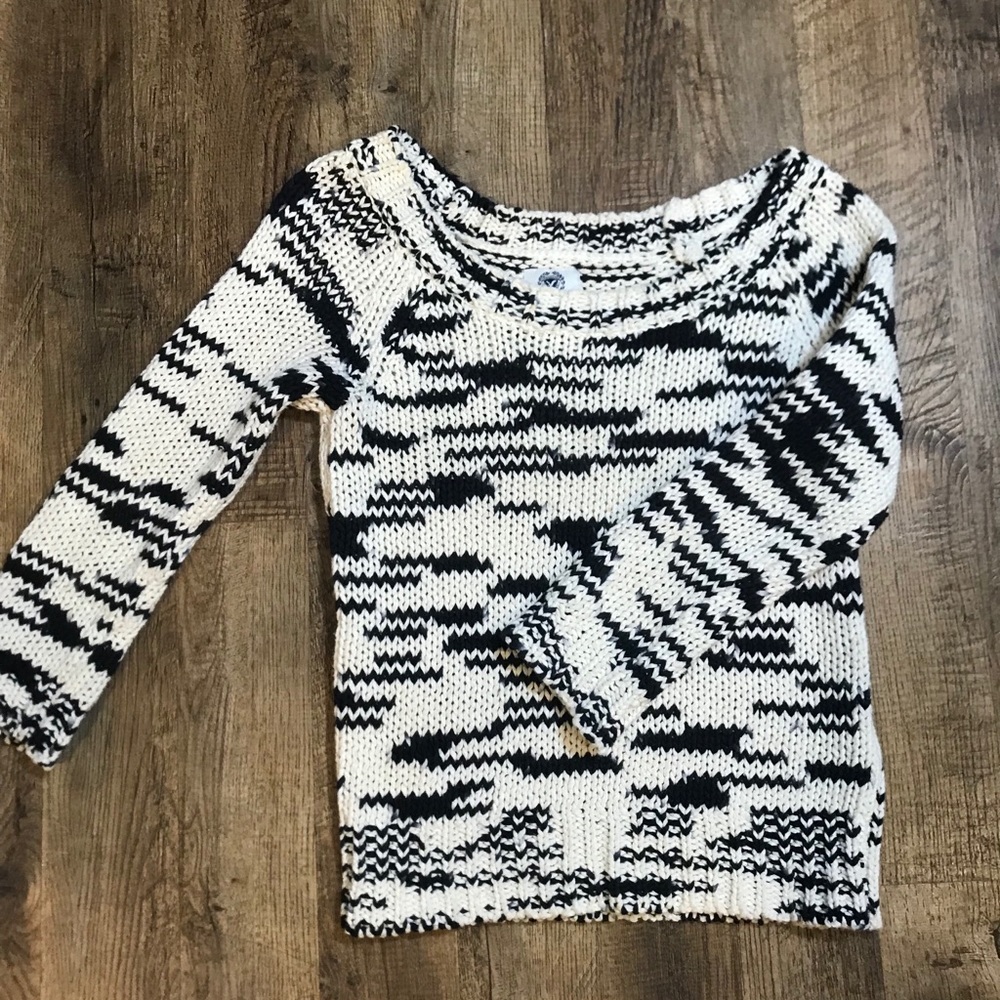 American Eagle knit sweater. 🎀